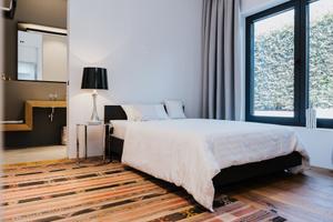 Tischleuchte unbekannt und nicht von Seipp
Vorhang Stoff Relax von Kvadrat