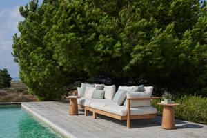 Beistelltisch Dunes mit Sofa Pure von Tribu