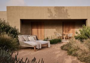 Beistelltisch Dunes Terrazo und Lounge Bett Mood von Tribu