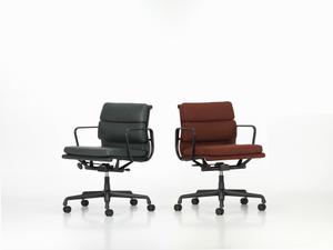 Bezug: Cosy 2 kastanie 19, UG schwarz beschichtet, Rollen hart für Teppichboden
Bezug: Leder Premium F mit Kontrastnaht, Farbe: Jade. UG beschichtet tiefschwarz, Rollen hart gebremst für Teppichboden