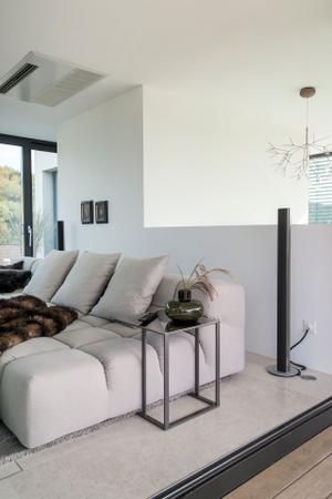 Für Gemütlichkeit sorgt das Sofa Tufty-Time von B&B Italia.
