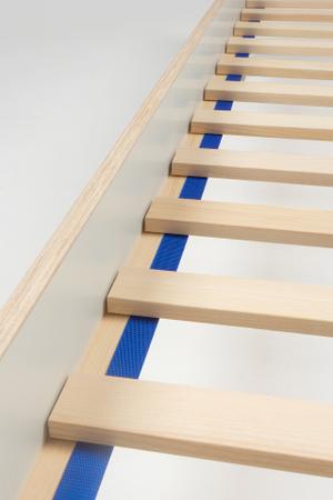 Der Lattenrost ist erhältlich in 200 und 220 cm Länge sowie Breiten von 90 bis 200 cm. Er ist passend für die Moormann-Betten Siebenschläfer, Tagedieb und Tagedieb Stapelbett.