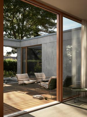 Click roomy lounge chair HOUE