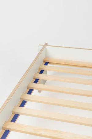 Der Lattenrost ist erhältlich in 200 und 220 cm Länge sowie Breiten von 90 bis 200 cm. Er ist passend für die Moormann-Betten Siebenschläfer, Tagedieb und Tagedieb Stapelbett.